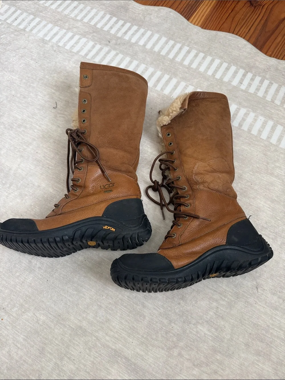 UGG Chestnut Brown Leather Shearling-Lined Lace-Up Winter Boots